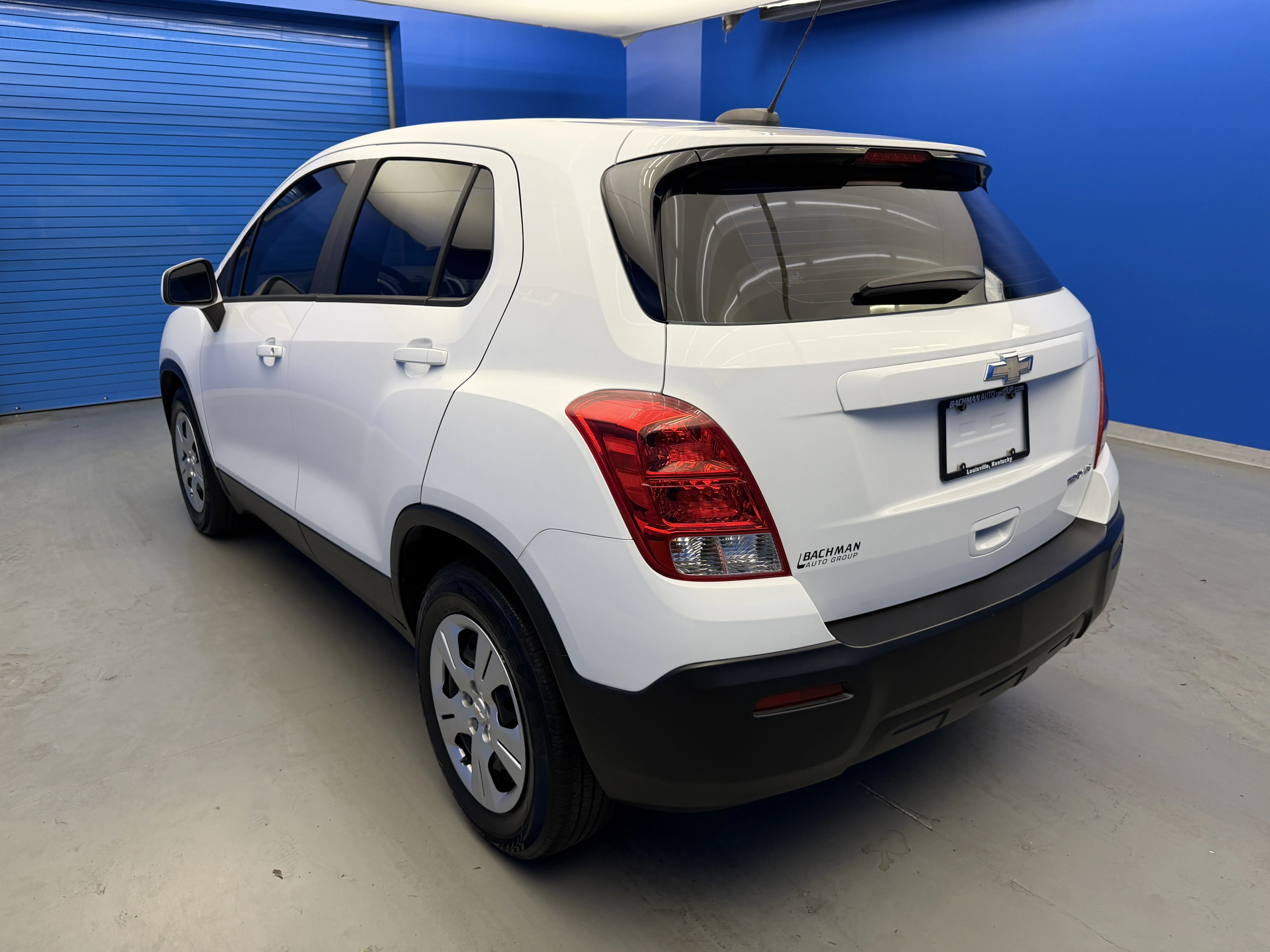 Used 2016 Summit White Chevrolet LS image 5