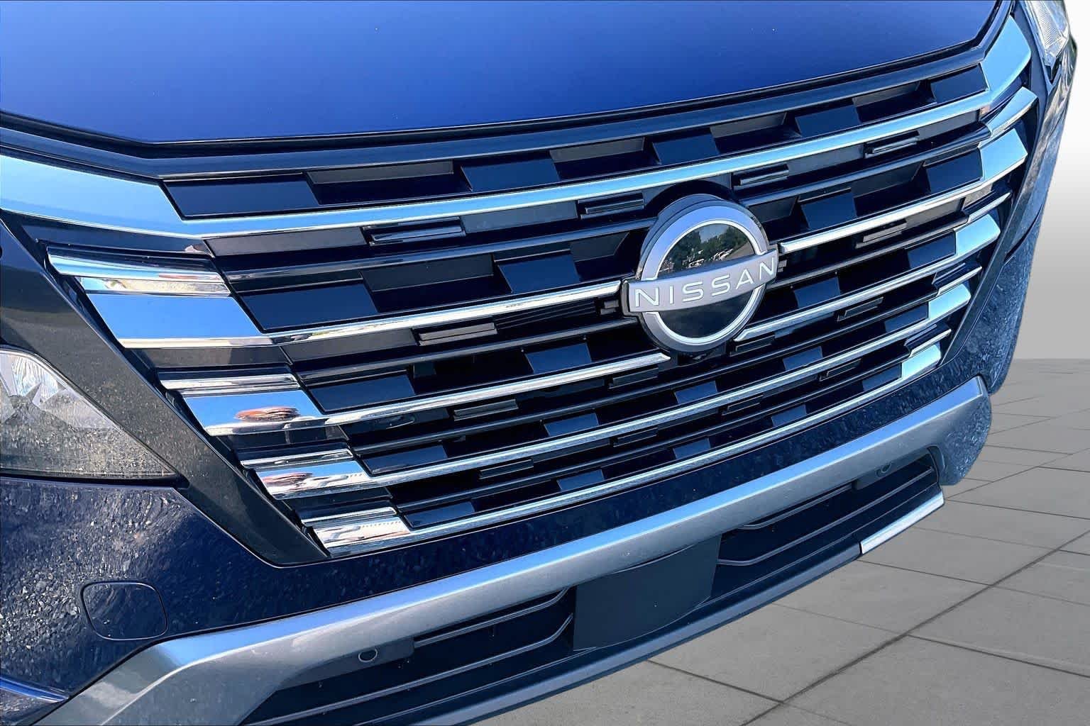 Used 2026 Deep Ocean Blue Pearl Nissan SL image 30