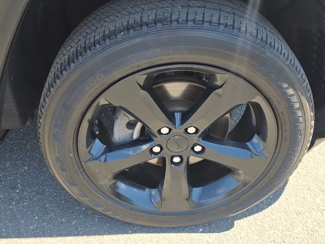 Certified Used 2024 Diamond Black Crystal Pearlcoat Jeep Altitude image 15