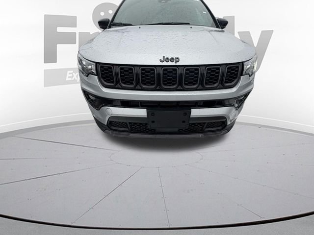 New 2026 Silver Zynith Metallic Clear-Coat Exterior Paint Jeep Limited image 3