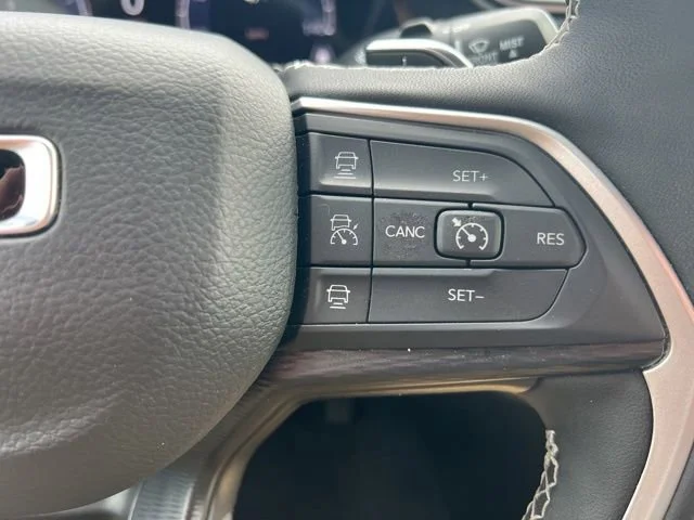 Used 2025 Black Jeep Altitude image 19