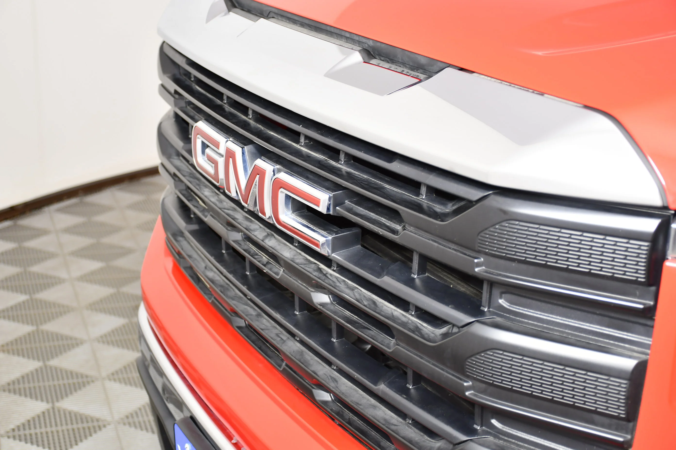 Used 2023 Cardinal Red GMC Pro image 11