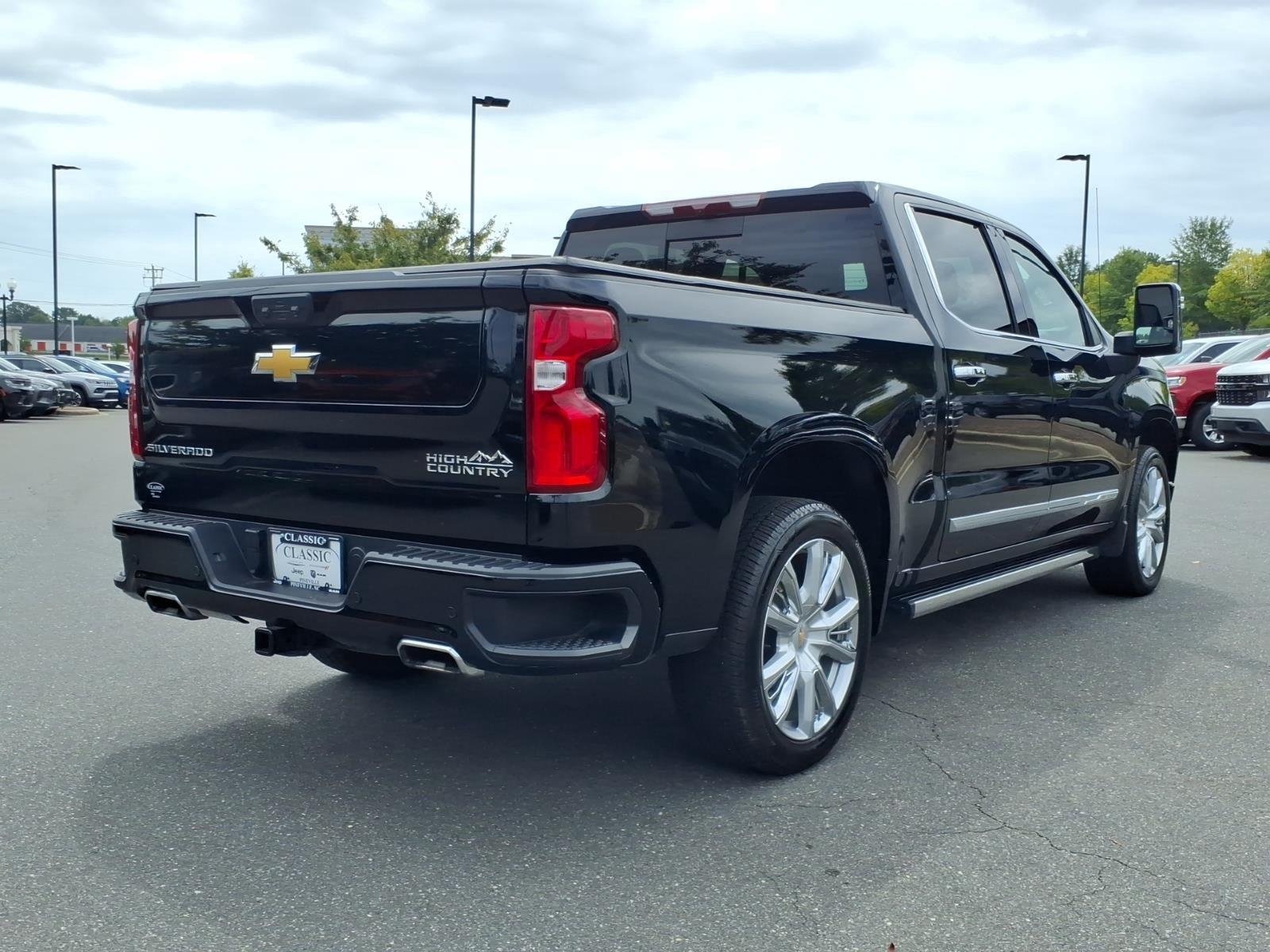 Used 2025 Black Chevrolet High Country image 2