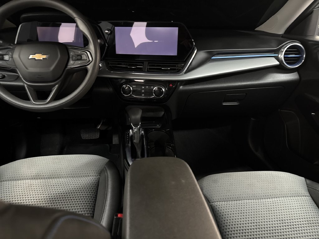Used 2025 Sterling Gray Metallic Chevrolet LT image 18