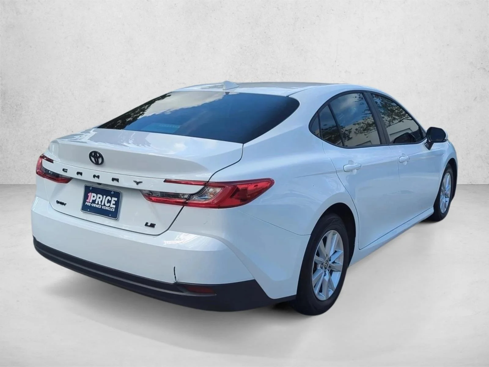 Used 2025 White Toyota LE image 5