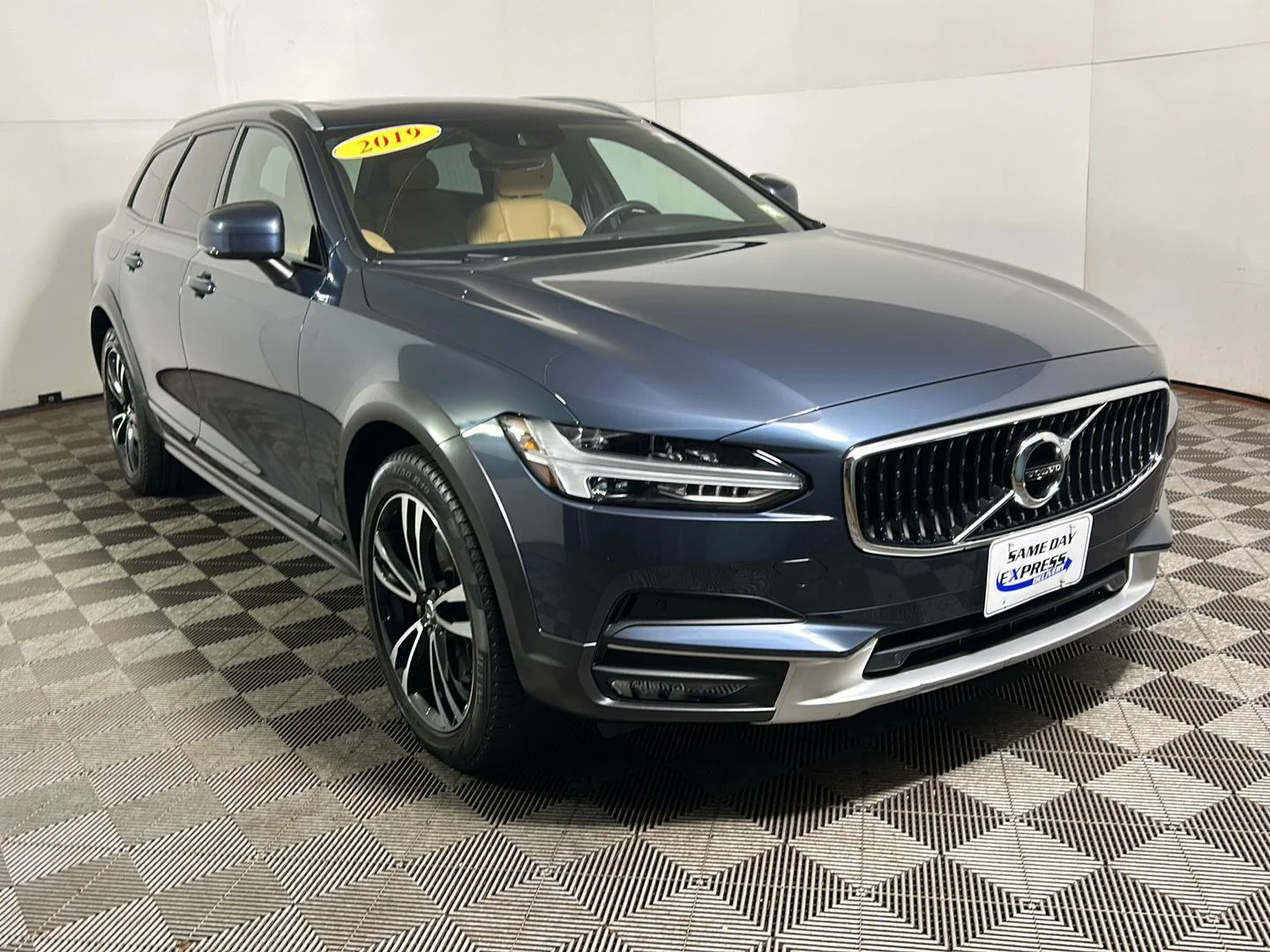 Used 2019 Denim Blue Metallic Volvo T5 image 4
