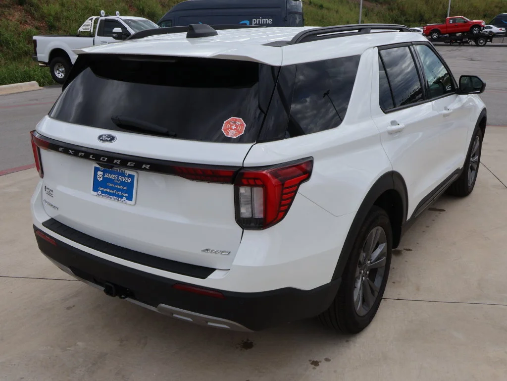 New 2026 Star White Metallic Tri-Coat Ford Active image 5