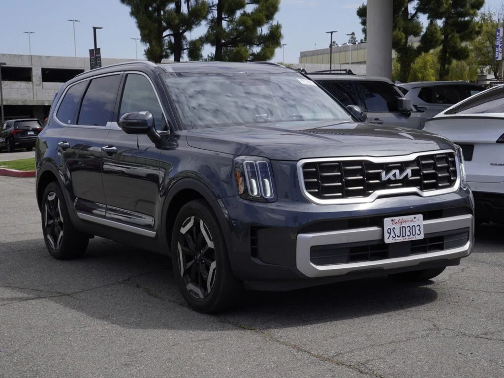 Used 2023 Gray Kia S image 1