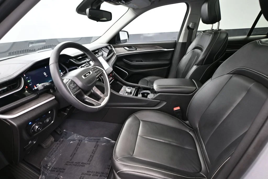 Certified Used 2022 Silver Jeep 4xe image 31