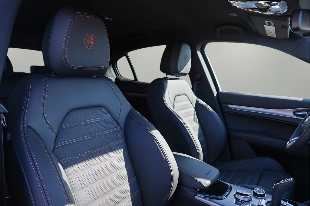 2025 Alfa Romeo Stelvio Intensa - Photo 18
