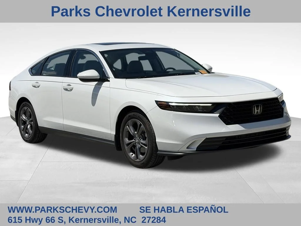 Used 2023 White Honda EX image 1