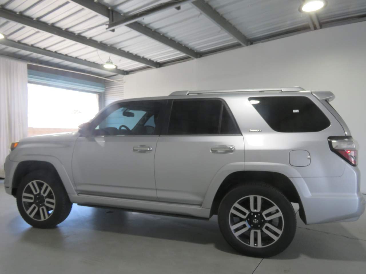 Used 2015 Classic Silver Metallic Toyota Limited image 8