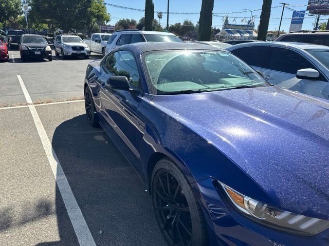 Used 2016  Ford Shelby GT350 image 2