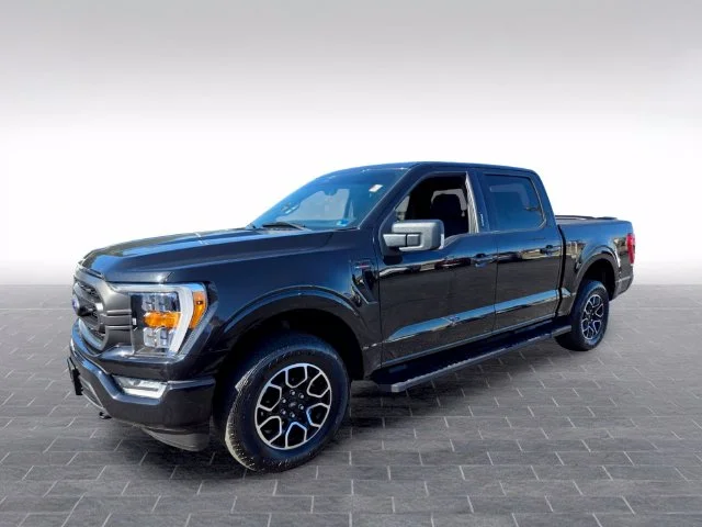 Used 2023 Black Ford XLT image 3