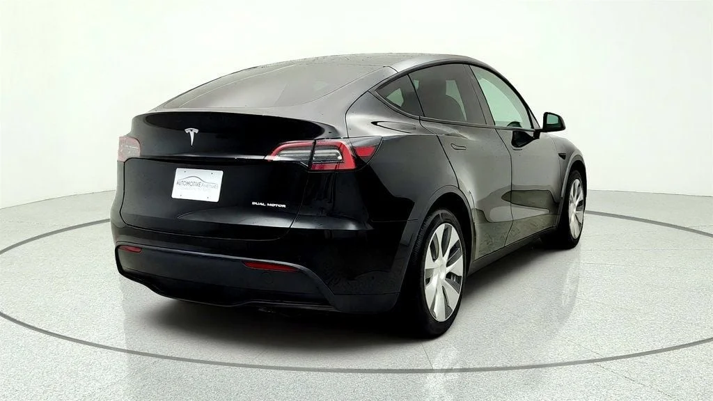 Used 2021 Solid Black Tesla Long Range AWD w/ White/Black 7-Seat Interior image 5