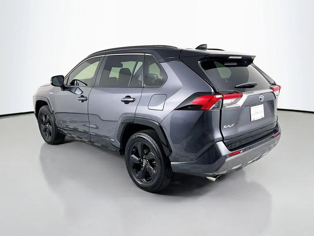 Used 2019 Magnetic Gray Metallic Toyota XSE image 3