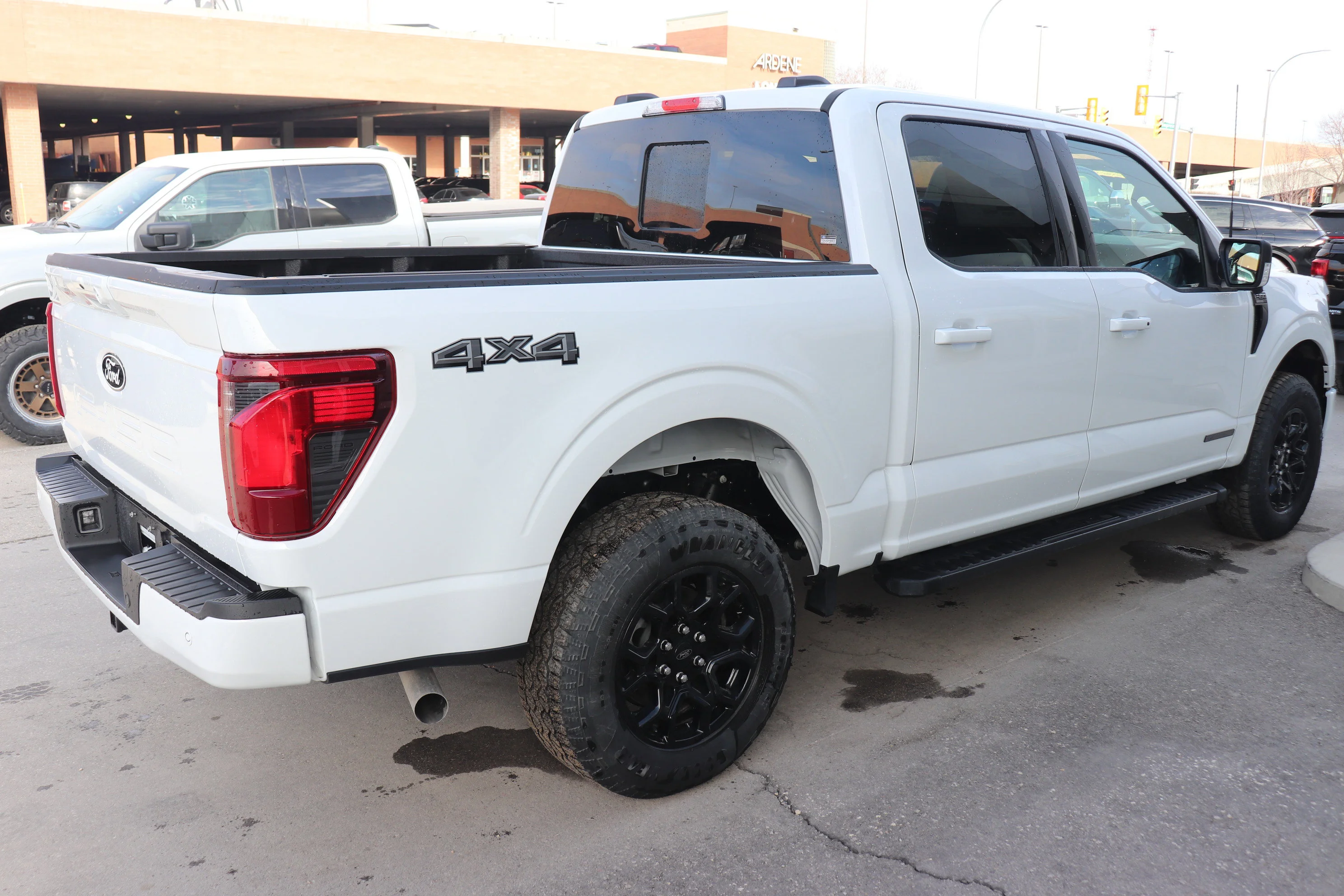 New 2026 OXFORD WHITE Ford XLT image 4