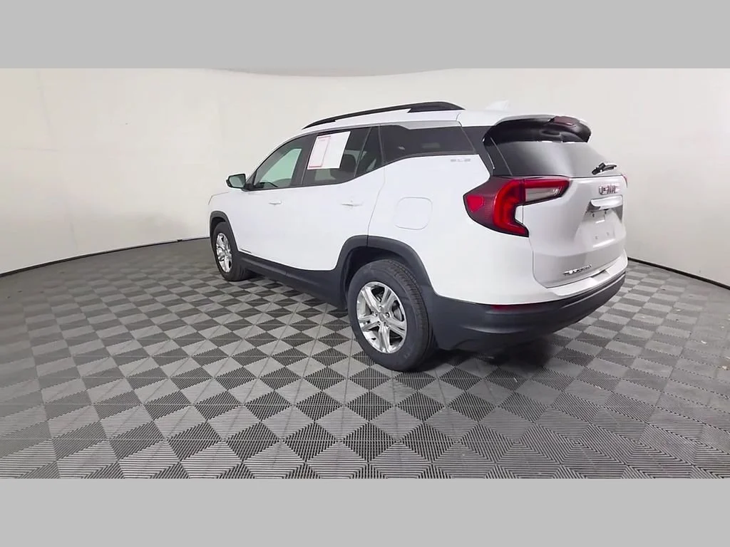 Used 2022 Summit White GMC SLE image 43