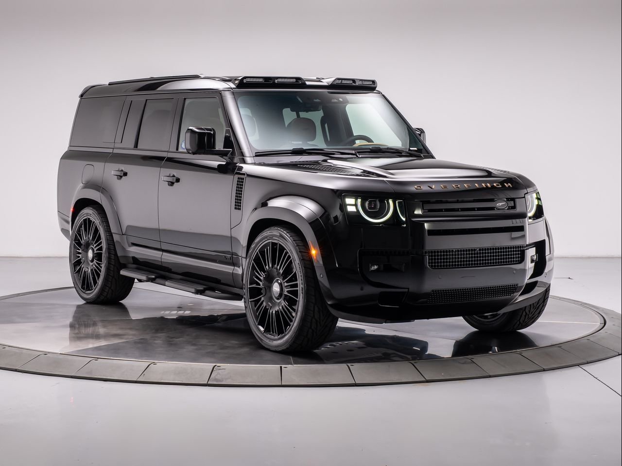New 2026 Santorini Black Land Rover P500 V8 image 7