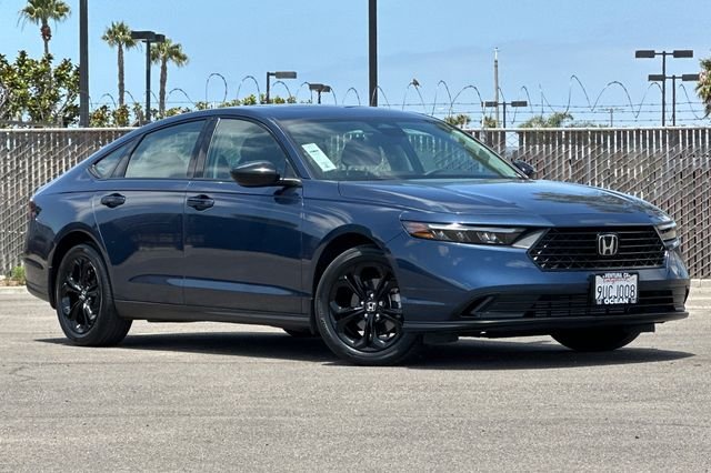 Used 2025 Canyon River Blue Met Honda SE image 2