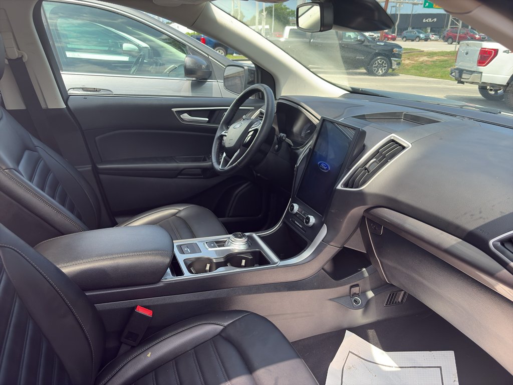 Used 2023 Agate Black Metallic Ford SEL image 3