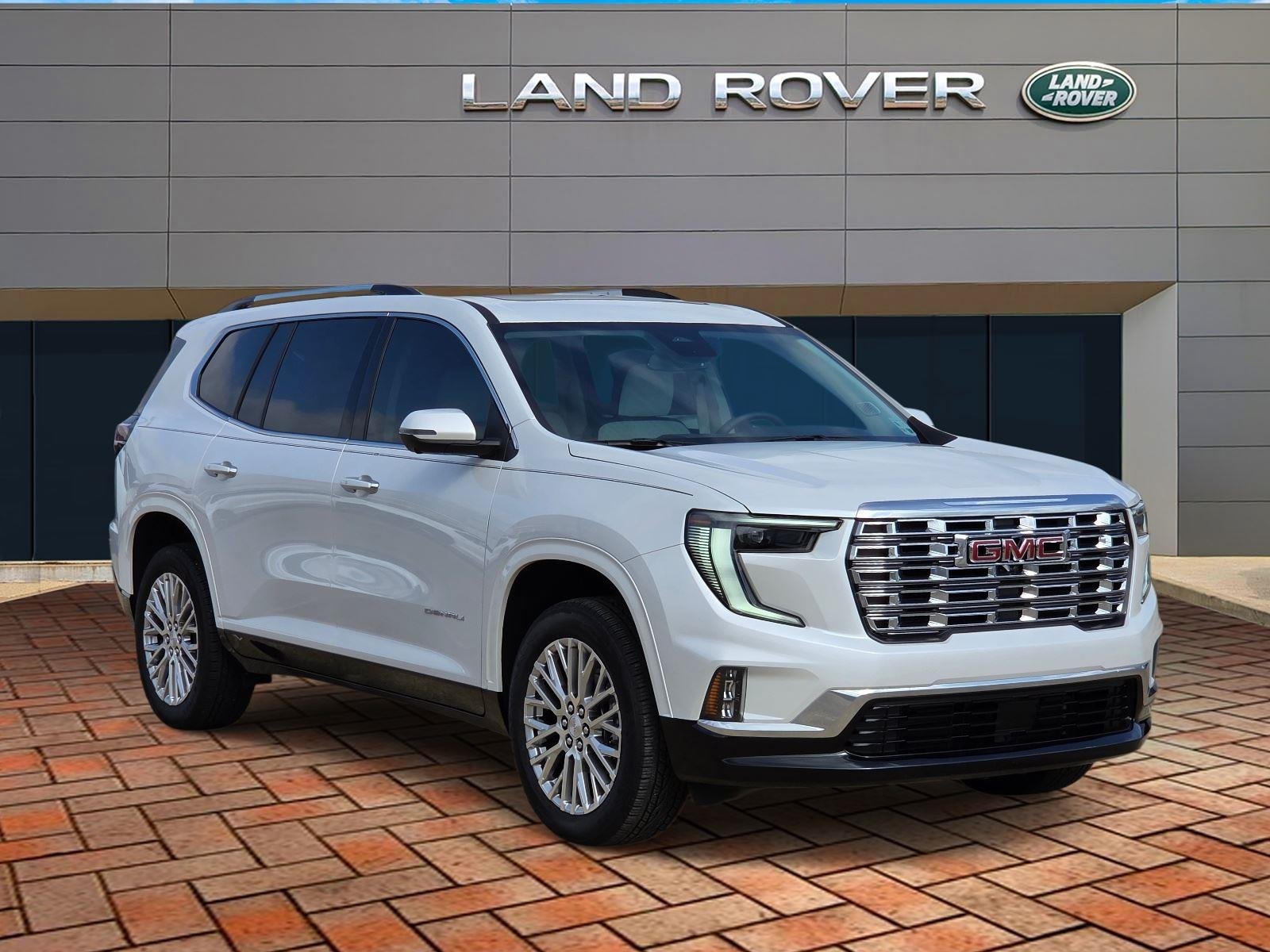 Used 2024 White Frost Tricoat GMC FWD Denali image 3