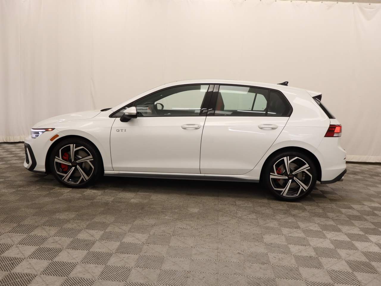 2026 Volkswagen Golf GTI SE - Photo 2