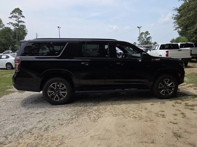Used 2024 Black Chevrolet Z71 image 15