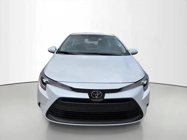 Used 2026 Wind Chill Pearl Toyota LE image 8
