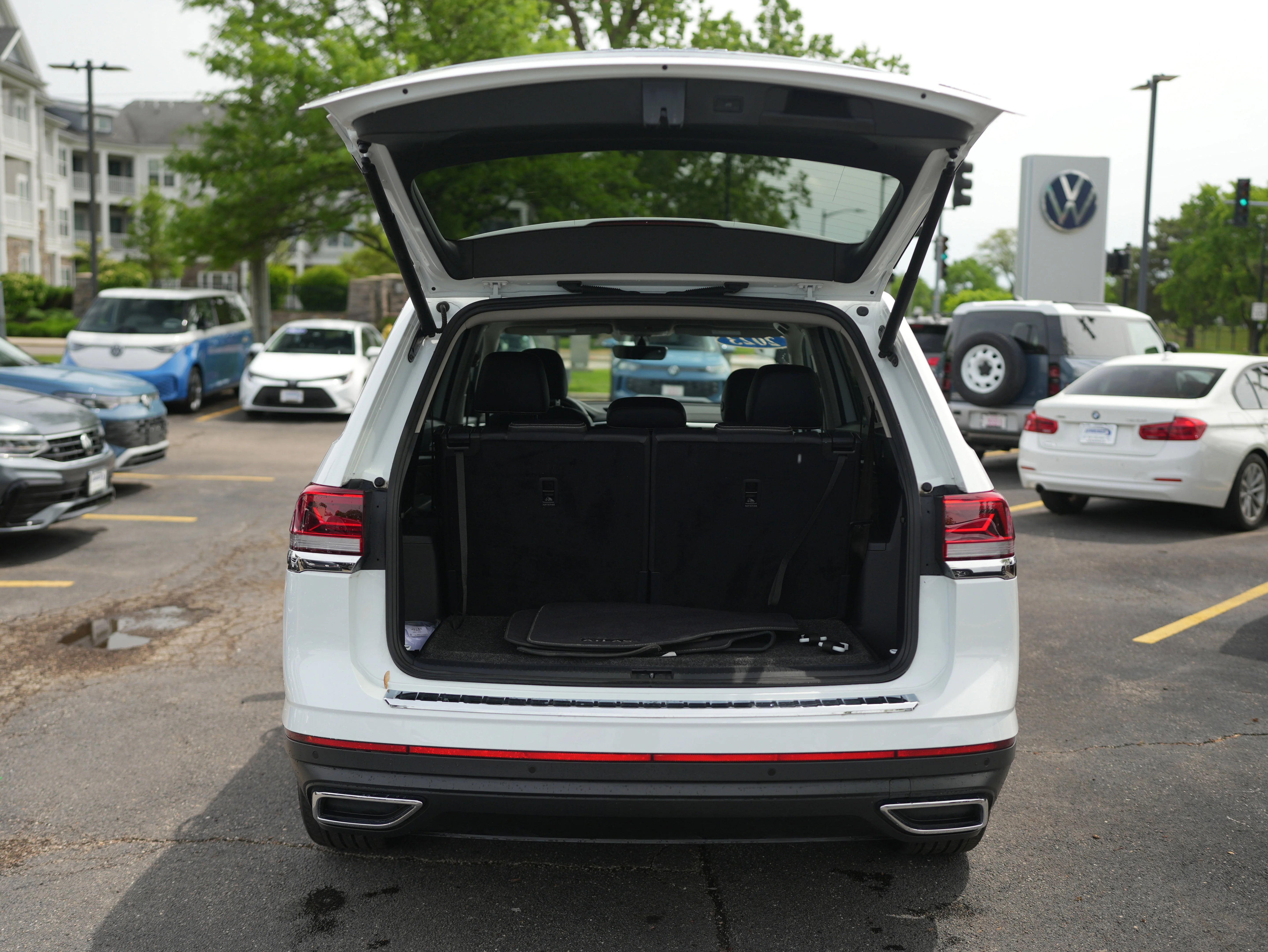 Certified Used 2023 Pure White Volkswagen 2.0T SE w/Technology image 7