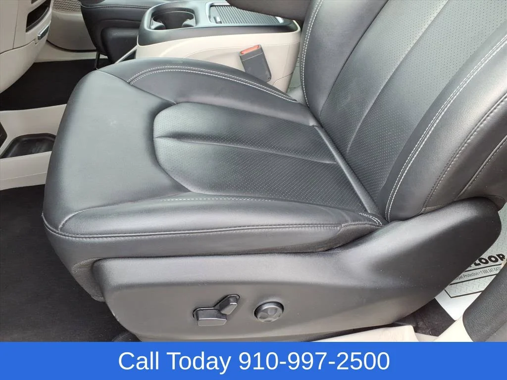 Used 2024 White Chrysler Touring L image 10
