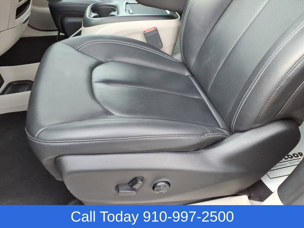 Used 2024 White Chrysler Touring L image 10