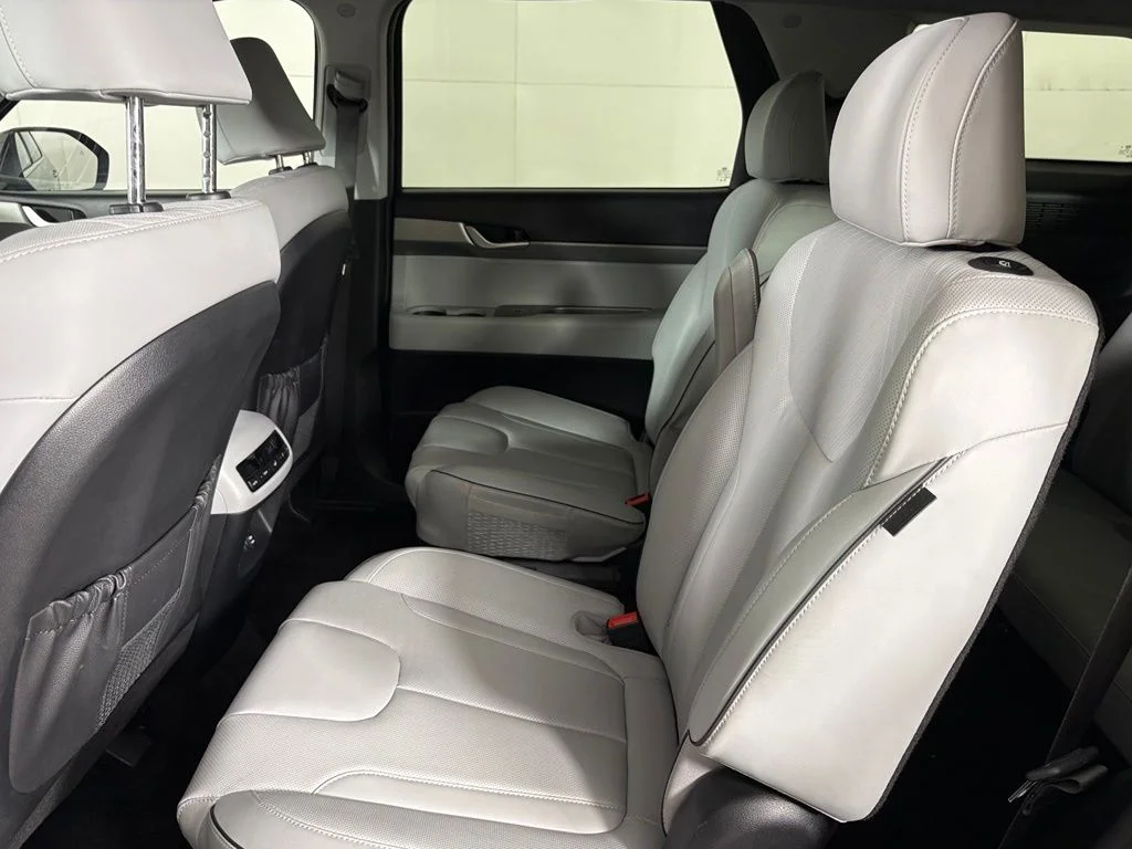 Used 2025 Black Hyundai SEL image 37