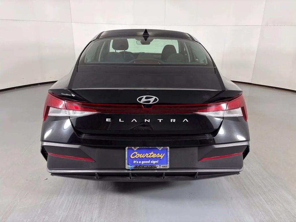 Used 2024 Black Hyundai SEL image 7