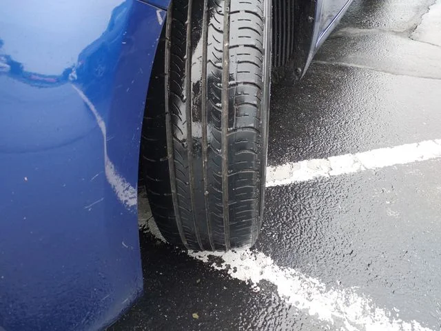 Used 2018 Blue Kia LX image 9