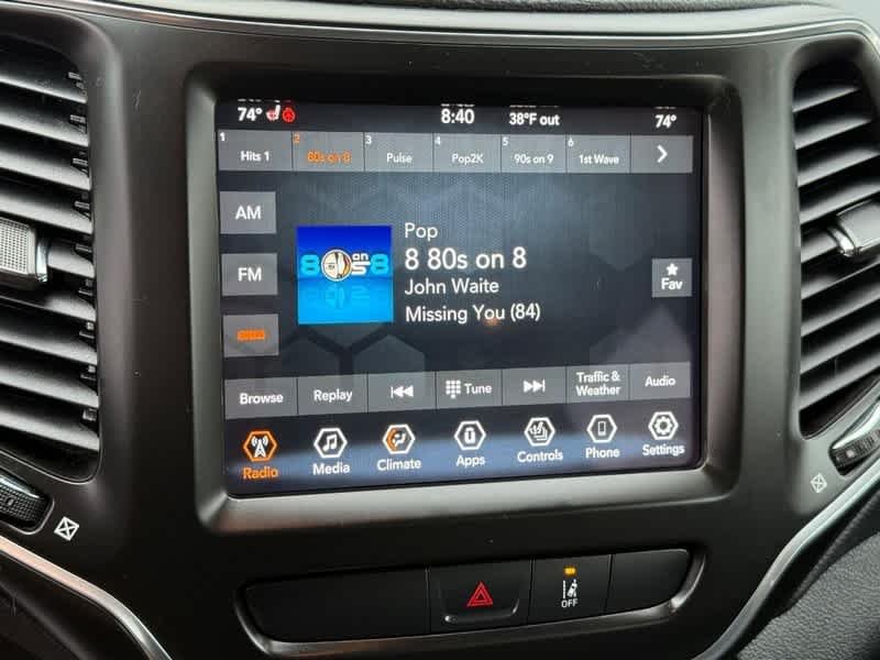 Used 2022 Diamond Black Crystal Pearlcoat Jeep Latitude Lux image 18