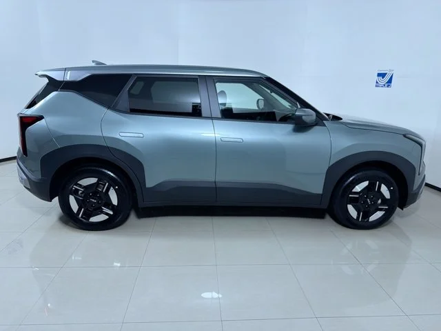 New 2027 ICEBERG GREEN Kia LX image 9