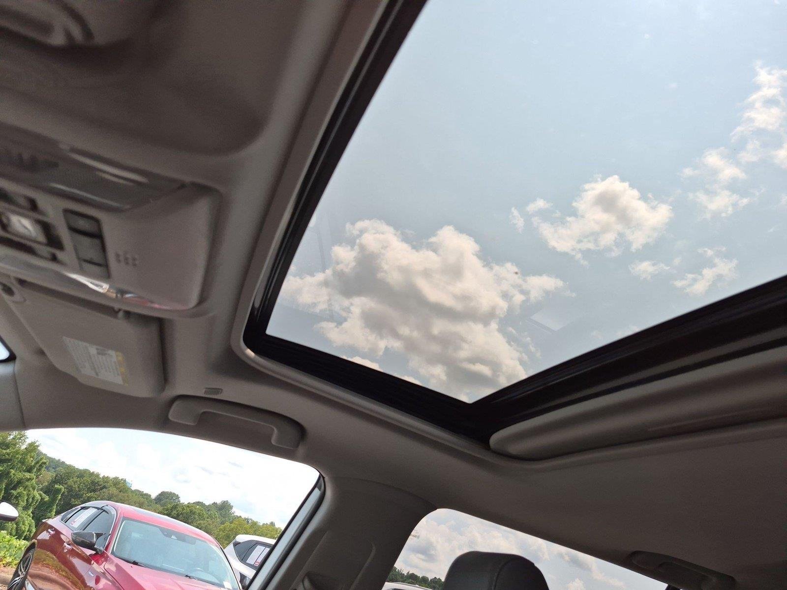 Used 2023 Wind Chill Pearl Toyota XLE Premium image 31