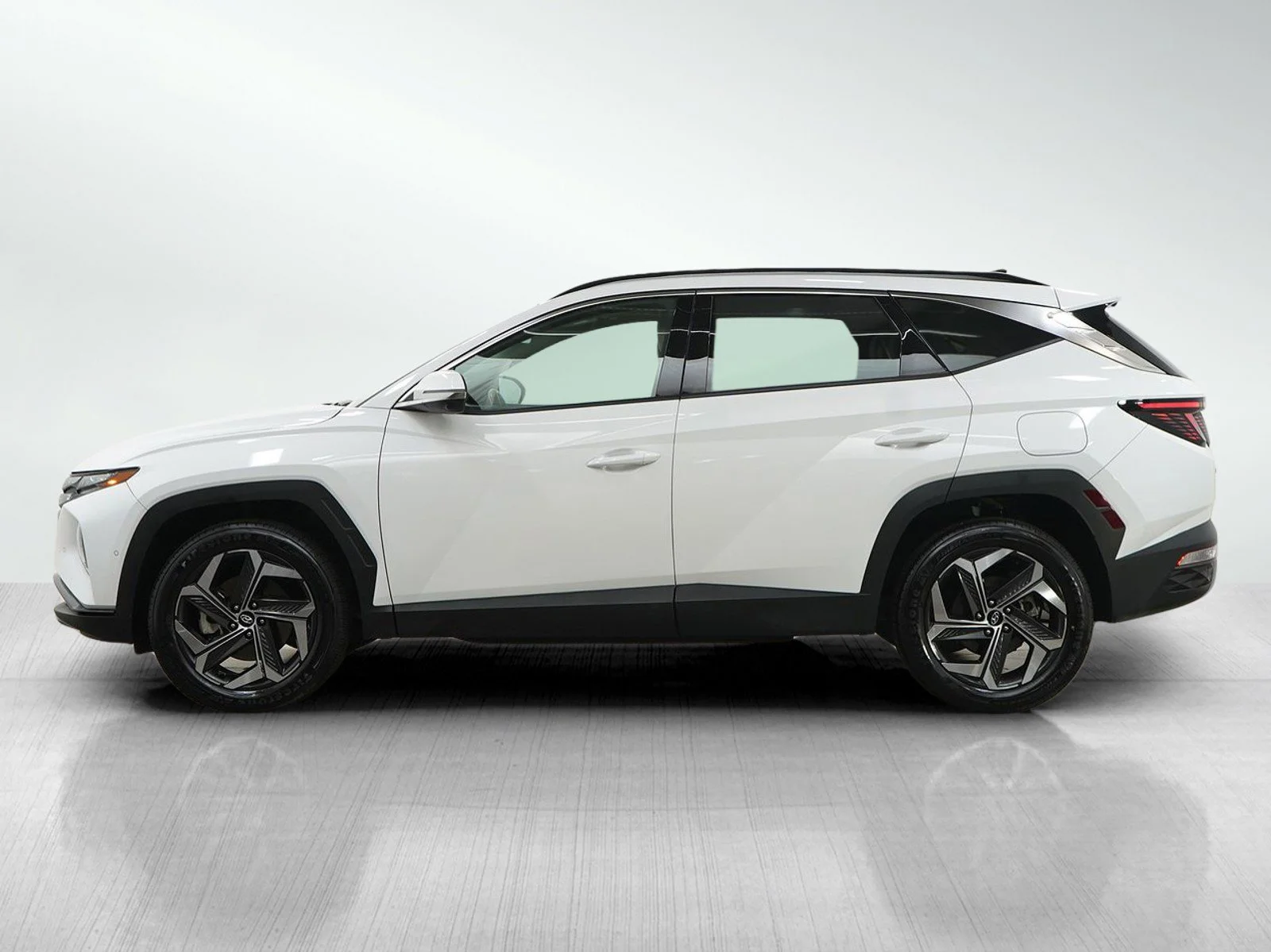 Used 2024 Hyundai Tucson Limited with VIN 5NMJECDE8RH346789 for sale in Minneapolis, Minnesota