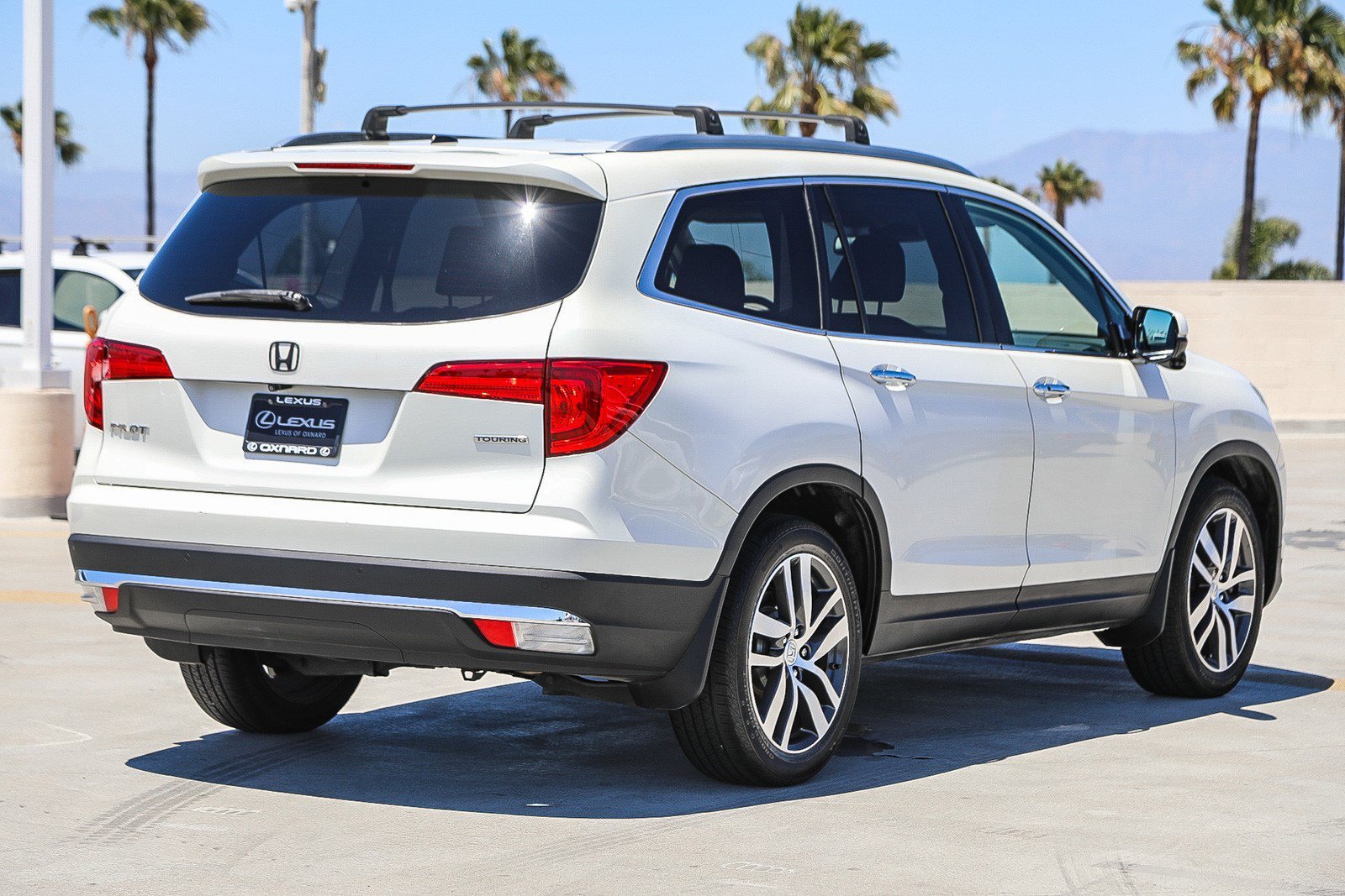 Used 2017 White Diamond Pearl Honda Touring image 6