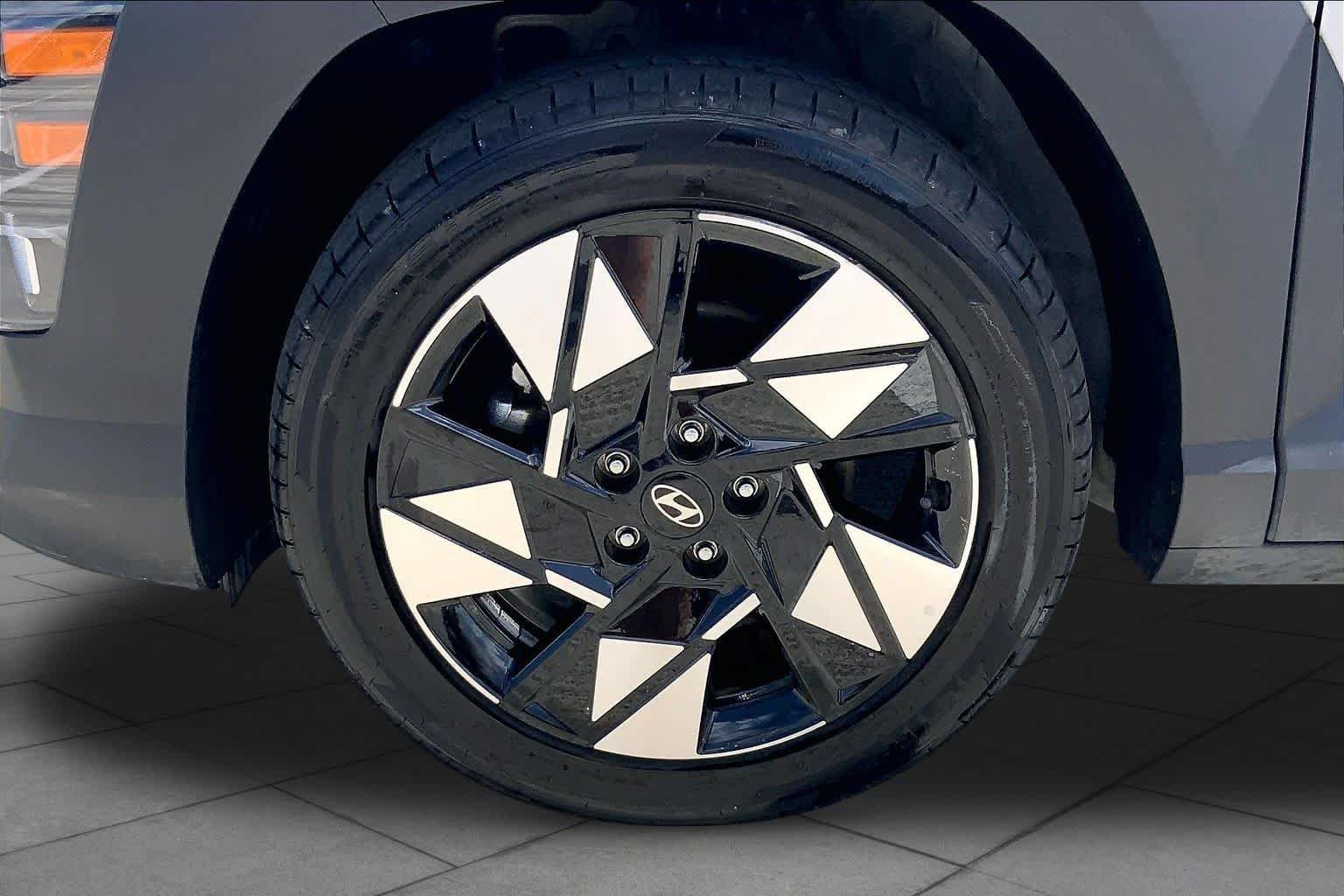 Used 2025 Cyber Gray Metallic Hyundai SEL image 11