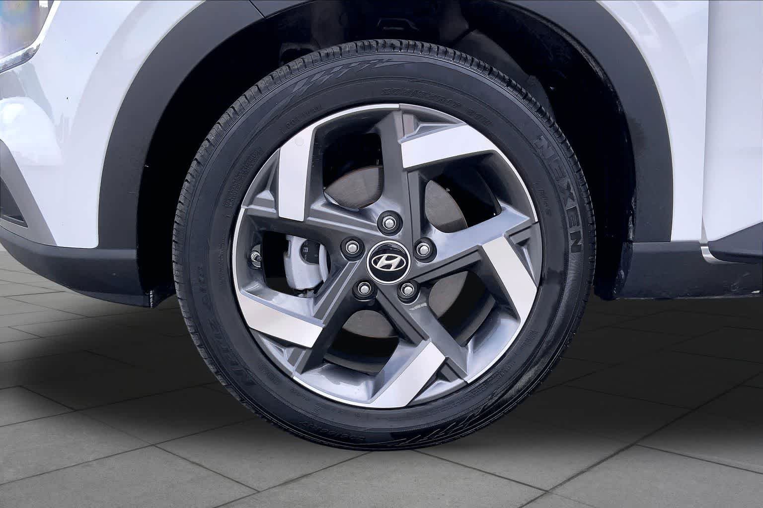Used 2025 Lunar White Hyundai SEL image 11