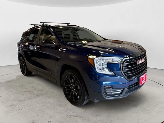 Used 2022  GMC SLE image 8