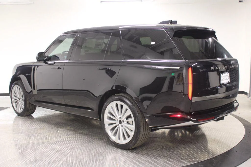 New 2026 Santorini Black Land Rover SE image 3