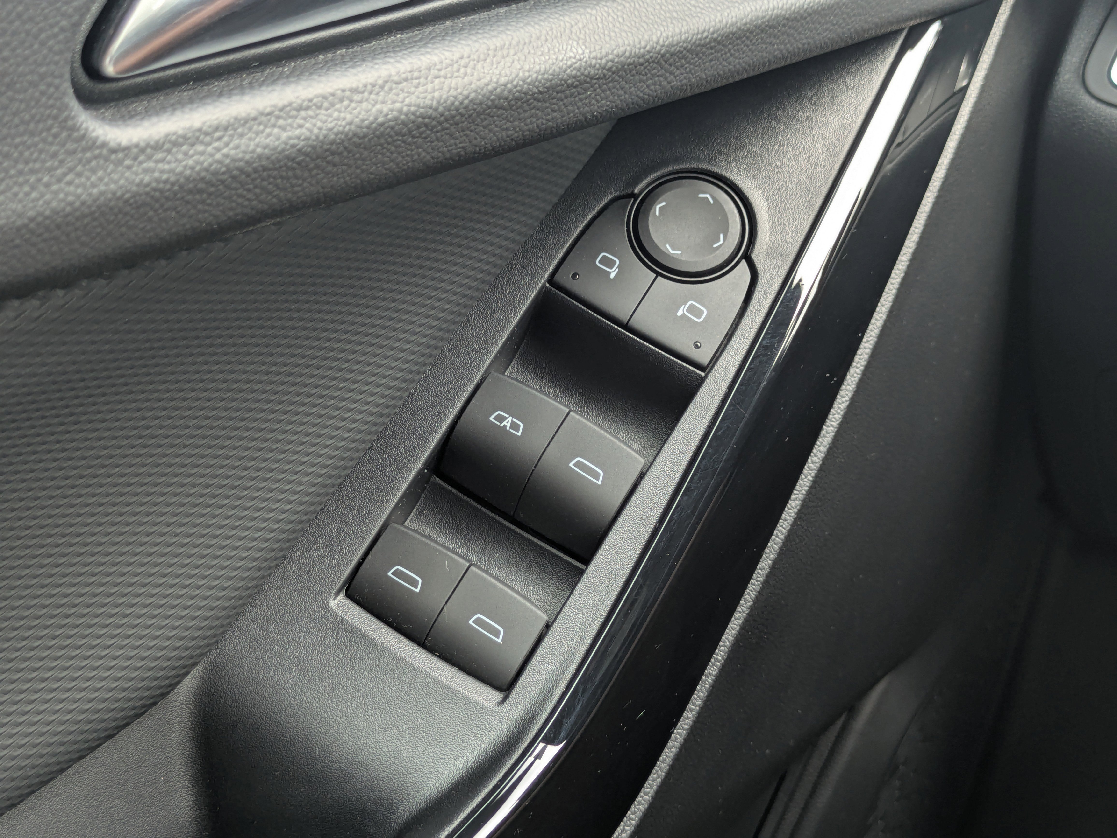 Used 2026 Sterling Gray Metallic Chevrolet FWD LT image 30