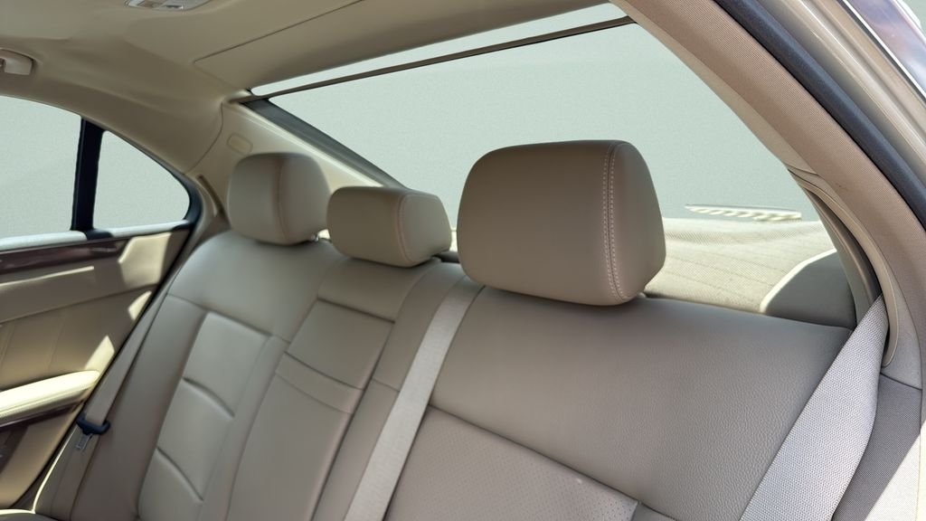 Used 2010  Mercedes-Benz E 350 image 10