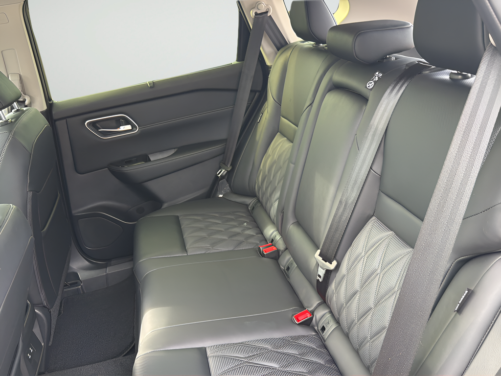 New 2026 Silver Nissan Platinum image 37