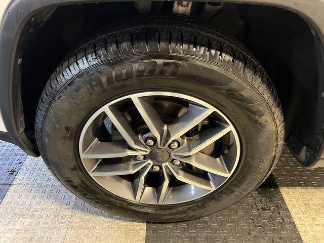 Used 2019 White Jeep Limited image 9