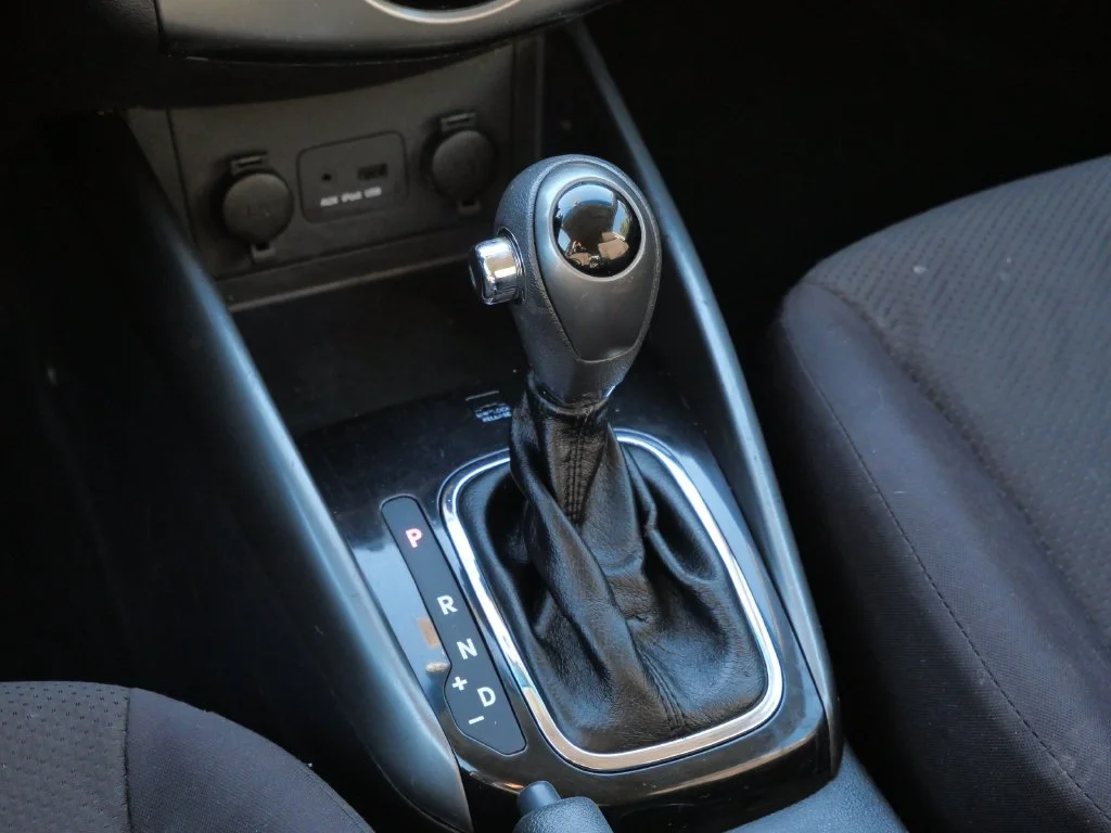 Used 2013 Silver Kia EX image 19