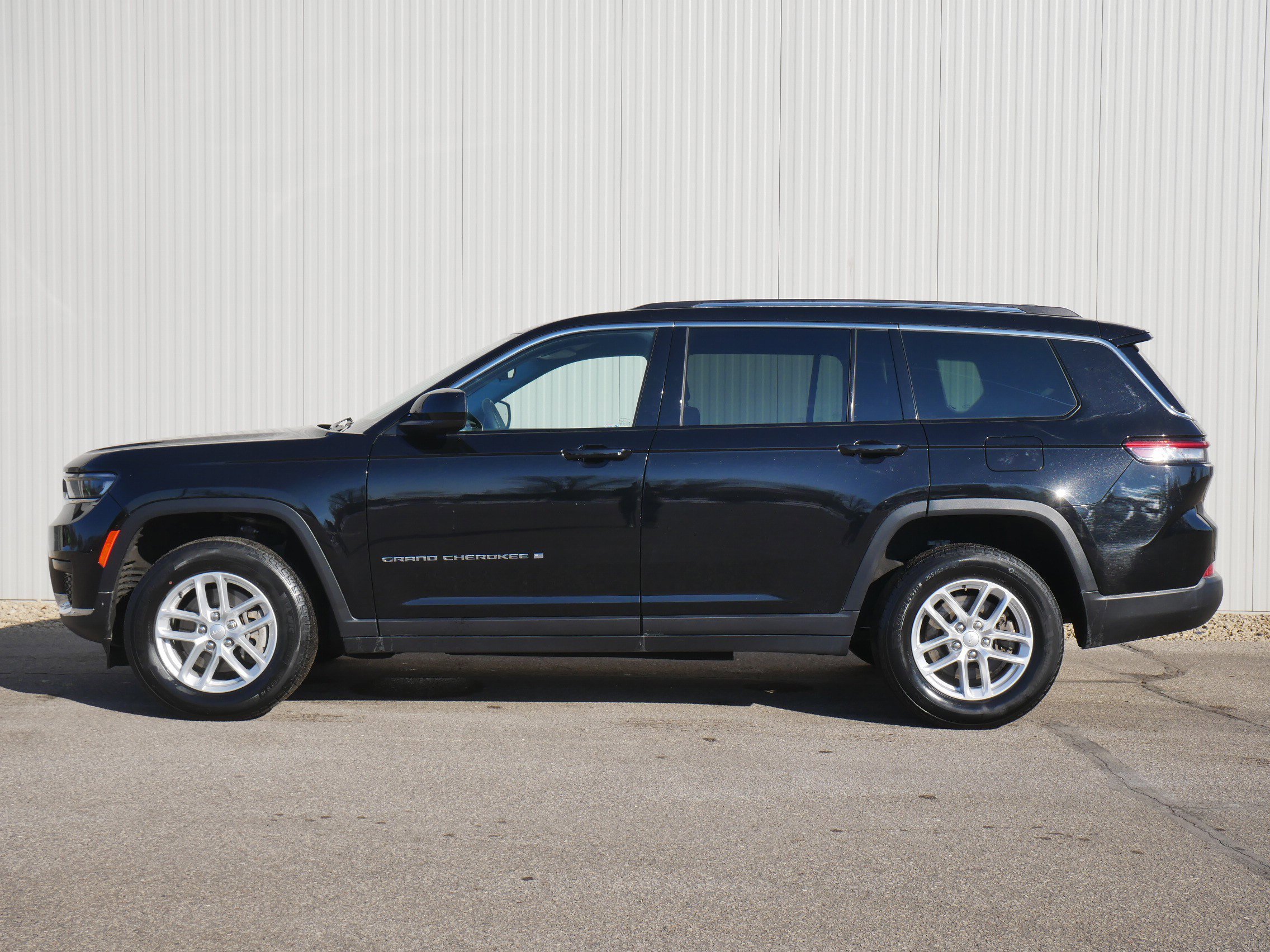 Used 2023 Jeep Grand Cherokee L Laredo with VIN 1C4RJKAGXP8865758 for sale in Hastings, Minnesota